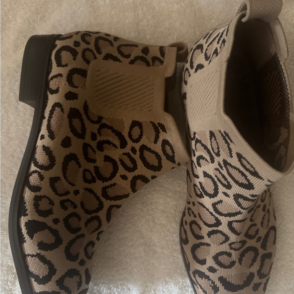 VIVAIA Leopard Print Knit water-repellant Ankle-Boots - Tan & Black